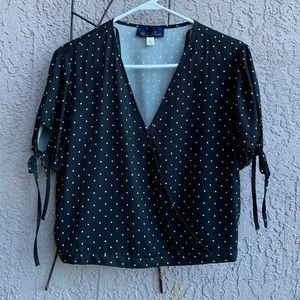 Cute Crop Top With Short Tie Sleeves.